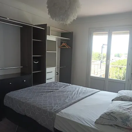 Apartment T2 40m2 A 250 M De La Et De La Place Mediterranee